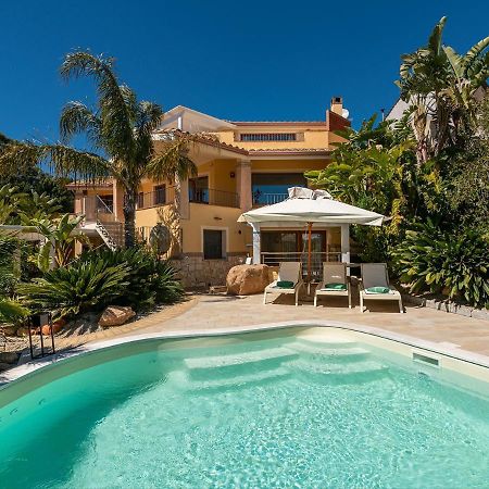 B&B Giglio Di Chia Domus De Maria Bagian luar foto