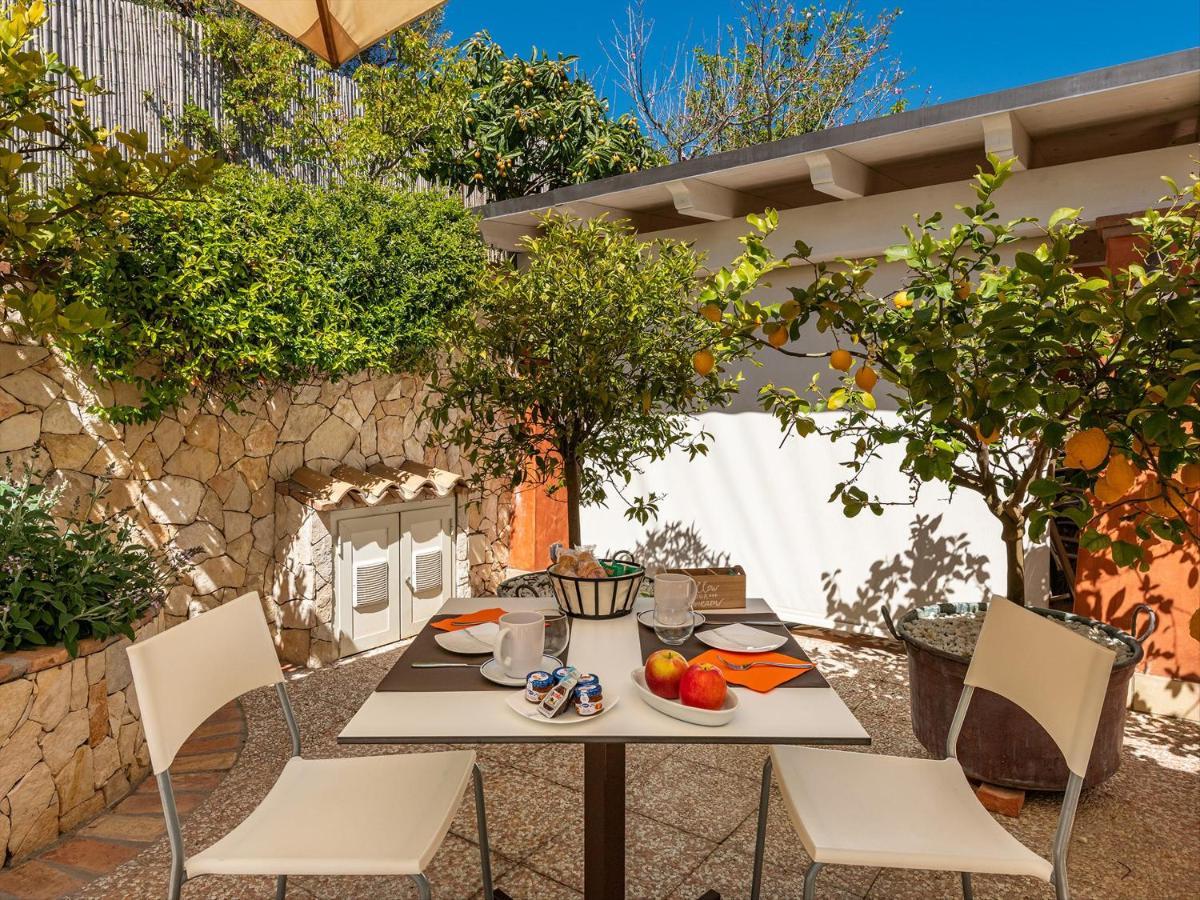 B&B Giglio Di Chia Domus De Maria Bagian luar foto