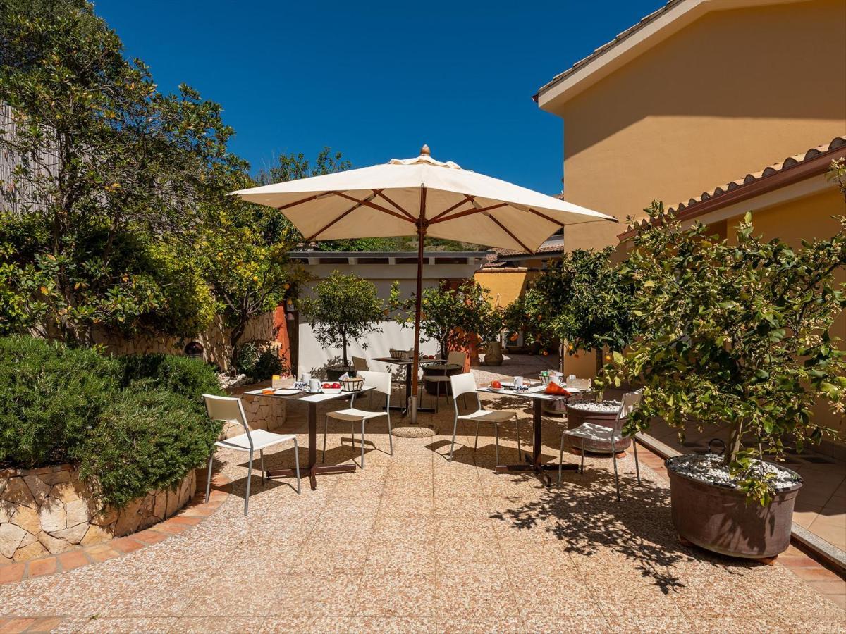 B&B Giglio Di Chia Domus De Maria Bagian luar foto