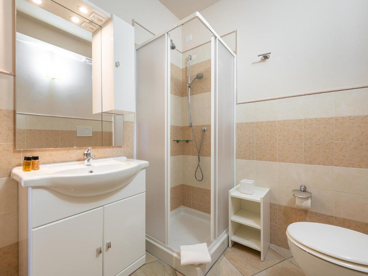 B&B Giglio Di Chia Domus De Maria Bagian luar foto