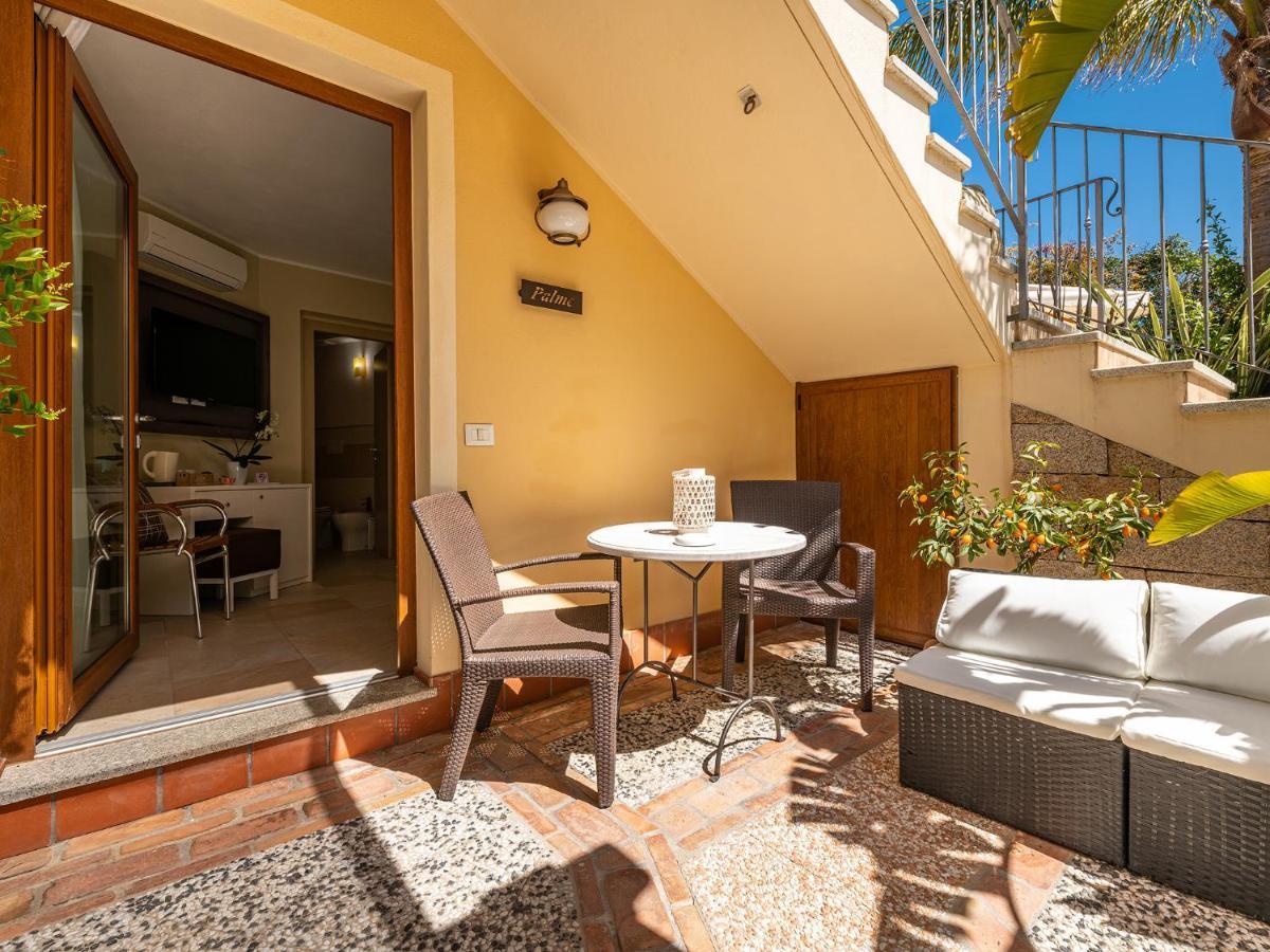 B&B Giglio Di Chia Domus De Maria Bagian luar foto