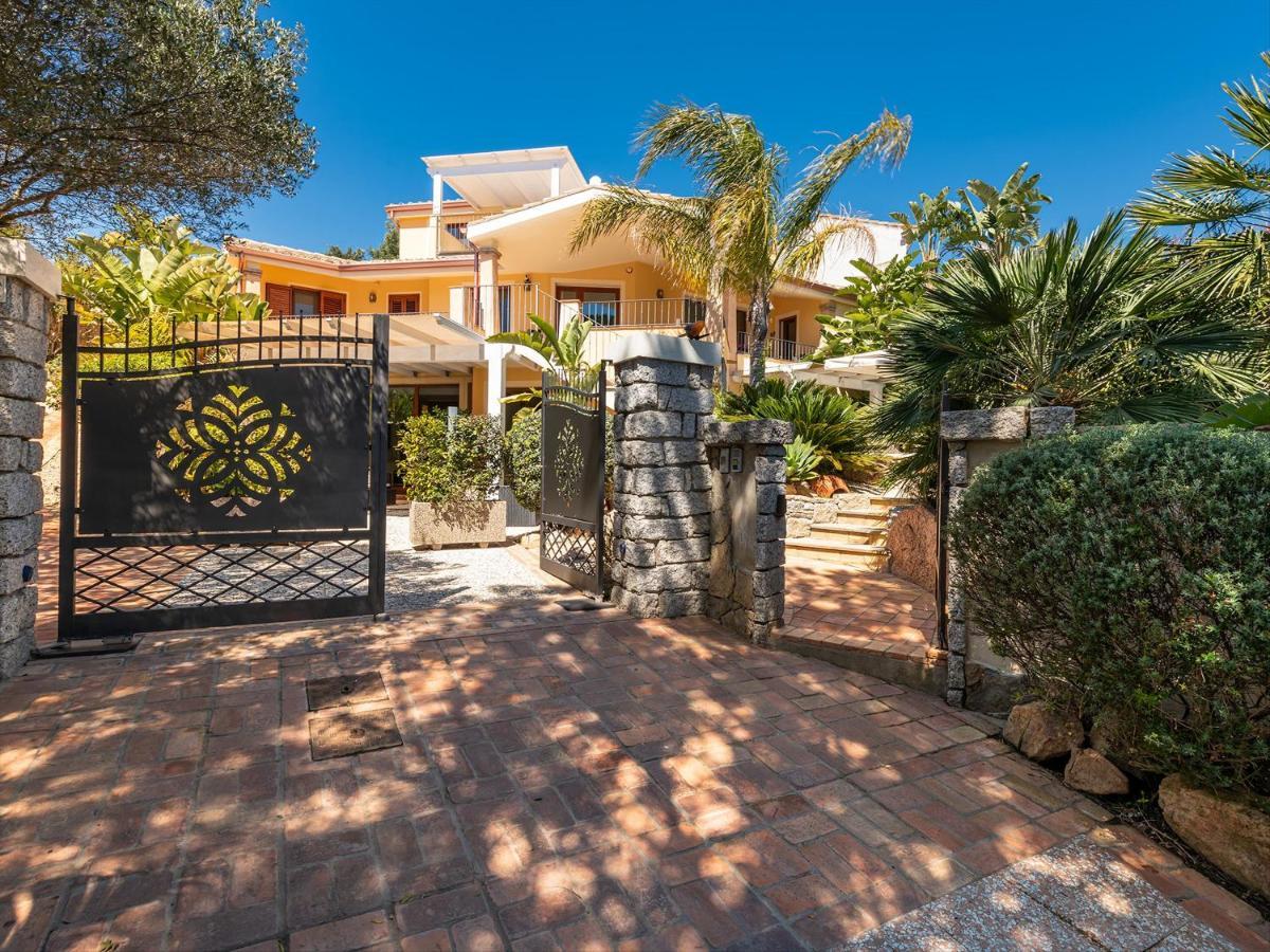 B&B Giglio Di Chia Domus De Maria Bagian luar foto