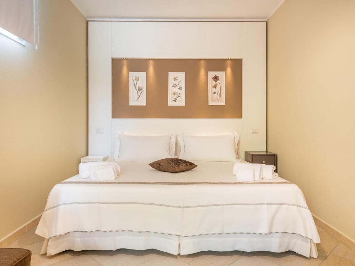 B&B Giglio Di Chia Domus De Maria Bagian luar foto