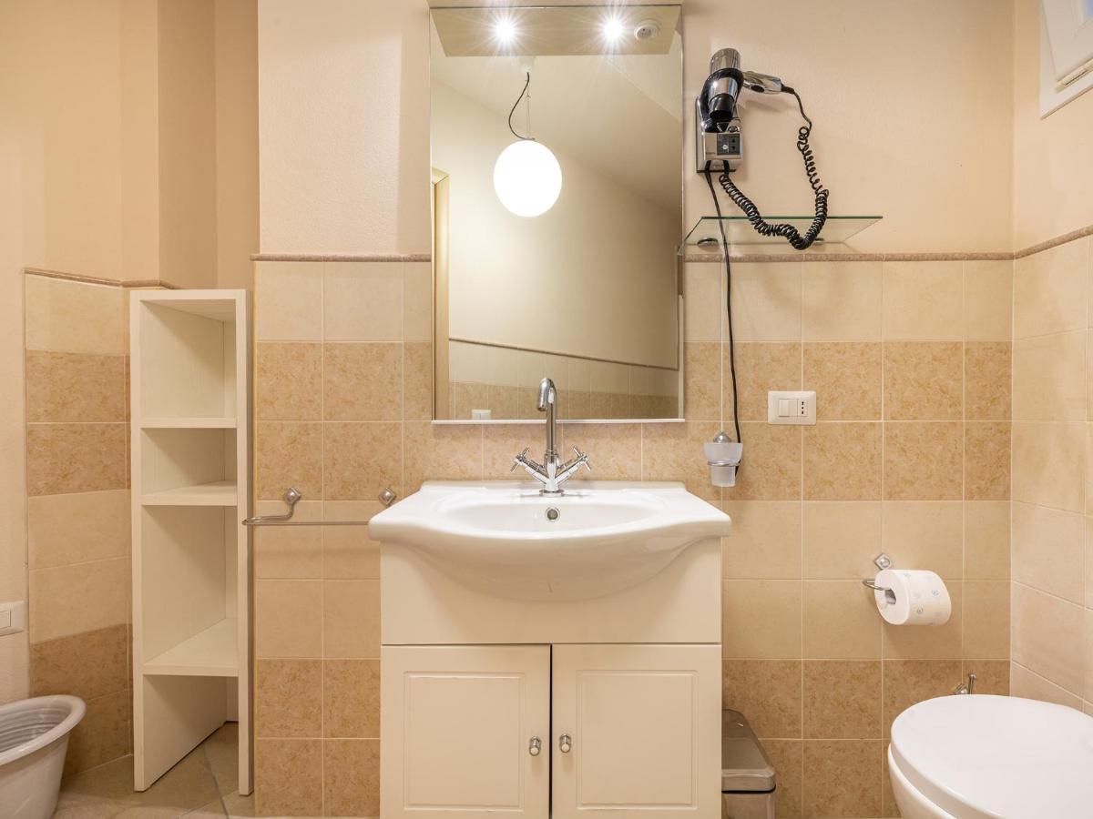 B&B Giglio Di Chia Domus De Maria Bagian luar foto