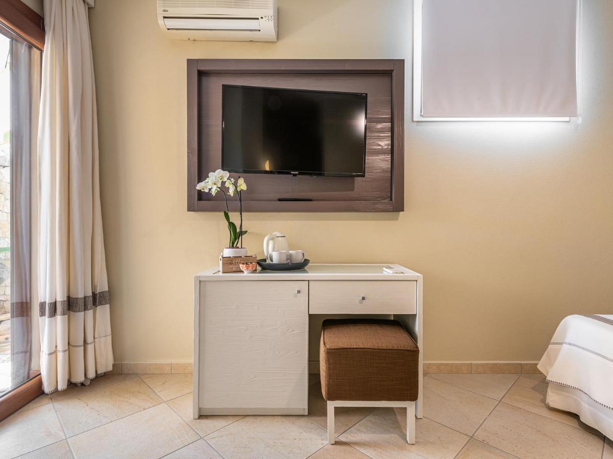 B&B Giglio Di Chia Domus De Maria Bagian luar foto