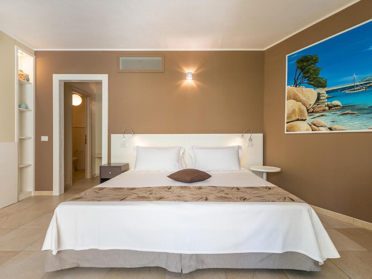 B&B Giglio Di Chia Domus De Maria Bagian luar foto